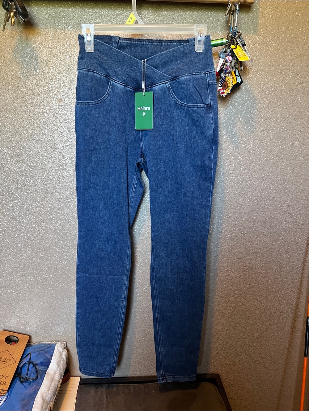 HALARA Indigo High-Rise Jeggings with V-Waistband